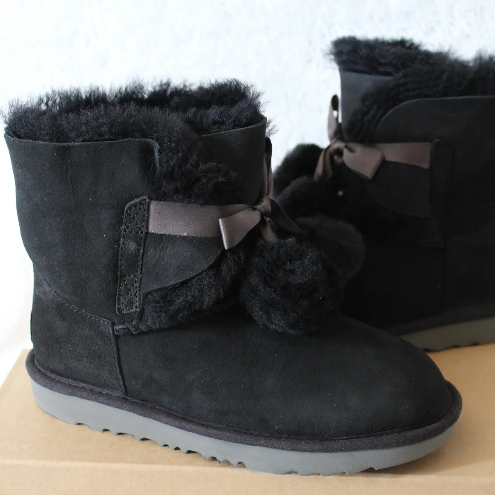 UGG GITA SUEDE‎ POM GIRLS BOOTS BLACK NEW!